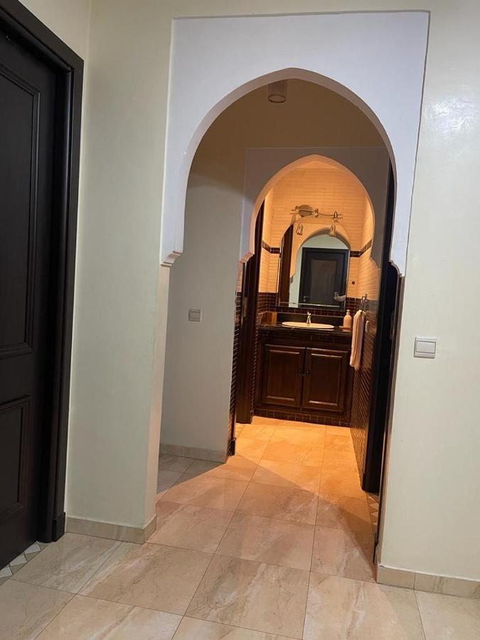 Magnifique Appartement Spacieux Confort Propre Familial 2 Chambres Salon Et Salle A Manger A 20Mn A Pied De Place Jemaa El Fina 4 Piscines Dans Espace De Golf A 12 Mn En Voitures L Entree Est Gratuit Pour La Clientele Ouvert Entre 10H Et 20H Marrakesh Exteriör bild