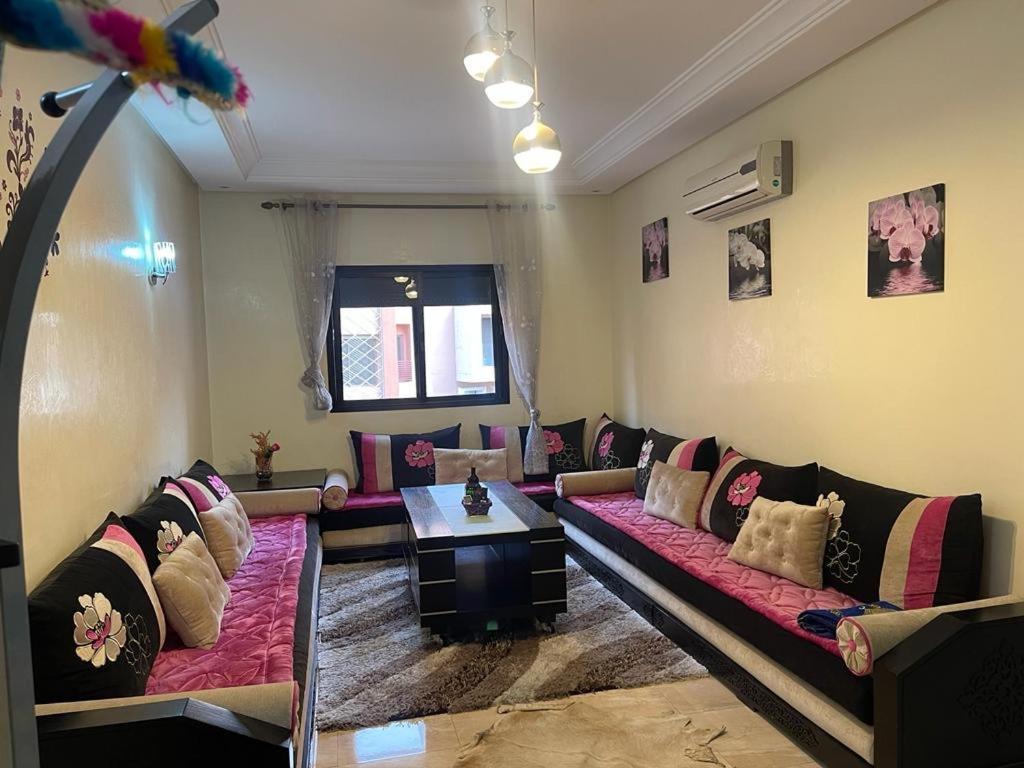 Magnifique Appartement Spacieux Confort Propre Familial 2 Chambres Salon Et Salle A Manger A 20Mn A Pied De Place Jemaa El Fina 4 Piscines Dans Espace De Golf A 12 Mn En Voitures L Entree Est Gratuit Pour La Clientele Ouvert Entre 10H Et 20H Marrakesh Exteriör bild