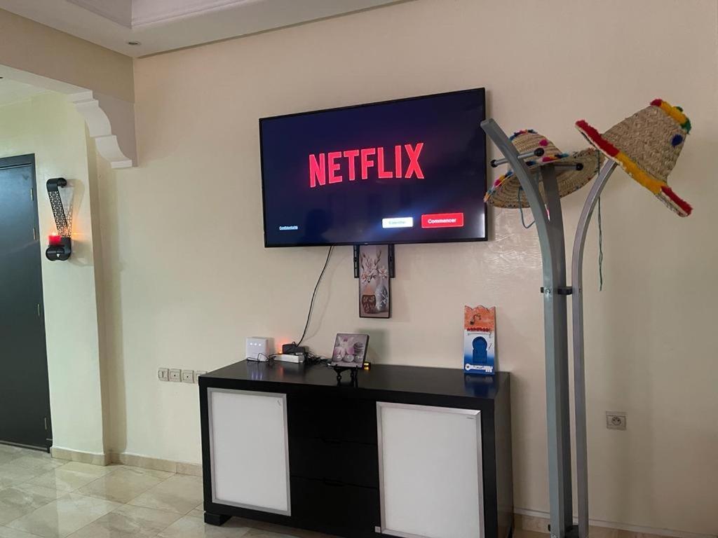 Magnifique Appartement Spacieux Confort Propre Familial 2 Chambres Salon Et Salle A Manger A 20Mn A Pied De Place Jemaa El Fina 4 Piscines Dans Espace De Golf A 12 Mn En Voitures L Entree Est Gratuit Pour La Clientele Ouvert Entre 10H Et 20H Marrakesh Exteriör bild