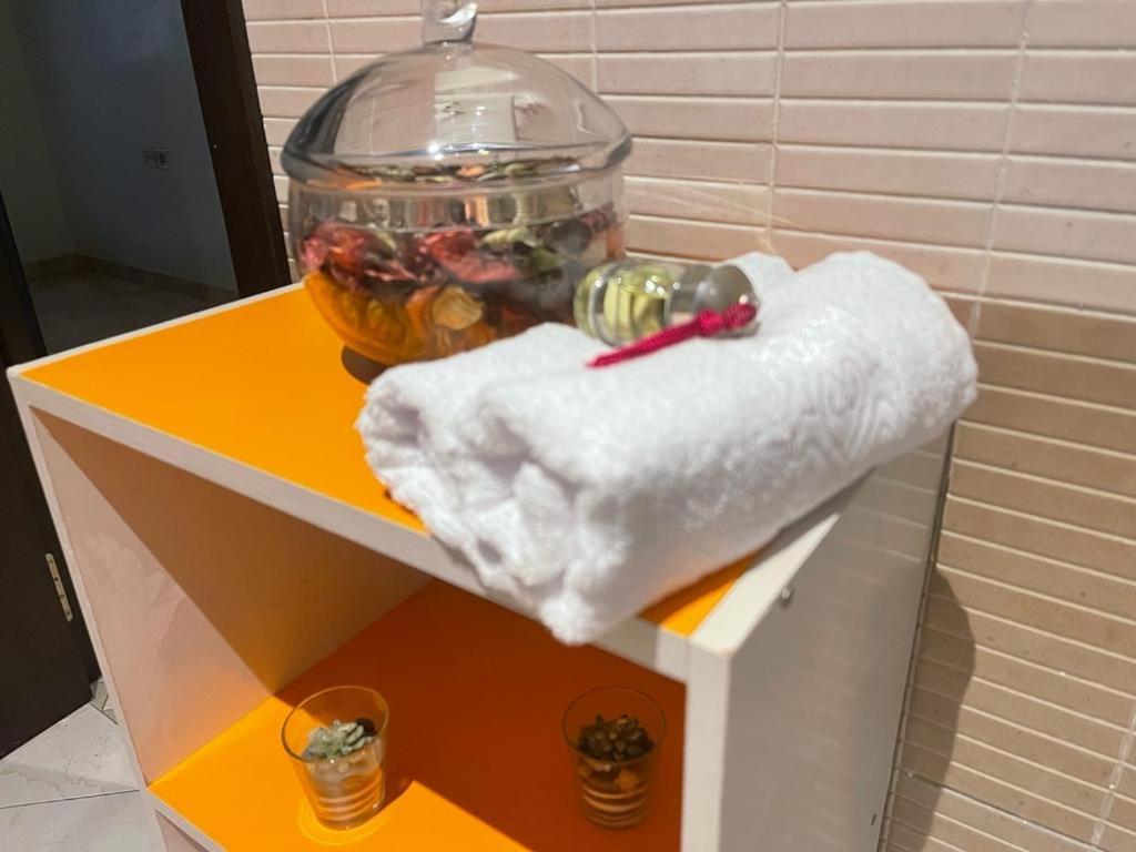 Magnifique Appartement Spacieux Confort Propre Familial 2 Chambres Salon Et Salle A Manger A 20Mn A Pied De Place Jemaa El Fina 4 Piscines Dans Espace De Golf A 12 Mn En Voitures L Entree Est Gratuit Pour La Clientele Ouvert Entre 10H Et 20H Marrakesh Exteriör bild