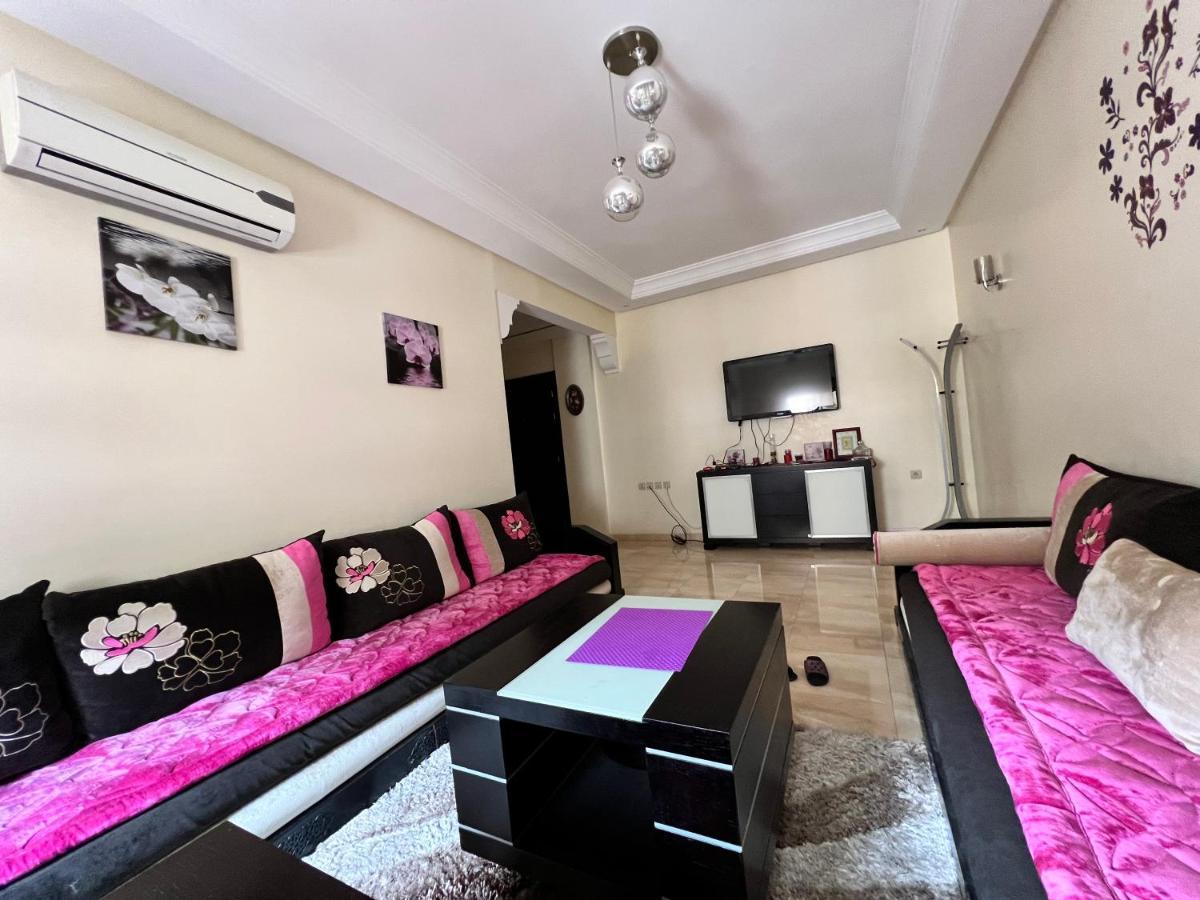 Magnifique Appartement Spacieux Confort Propre Familial 2 Chambres Salon Et Salle A Manger A 20Mn A Pied De Place Jemaa El Fina 4 Piscines Dans Espace De Golf A 12 Mn En Voitures L Entree Est Gratuit Pour La Clientele Ouvert Entre 10H Et 20H Marrakesh Exteriör bild