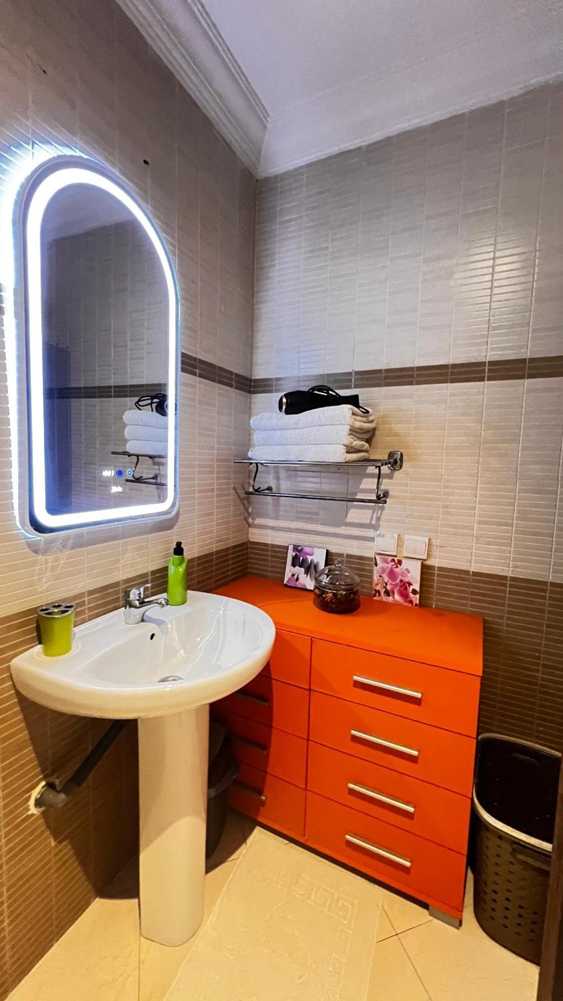 Magnifique Appartement Spacieux Confort Propre Familial 2 Chambres Salon Et Salle A Manger A 20Mn A Pied De Place Jemaa El Fina 4 Piscines Dans Espace De Golf A 12 Mn En Voitures L Entree Est Gratuit Pour La Clientele Ouvert Entre 10H Et 20H Marrakesh Exteriör bild