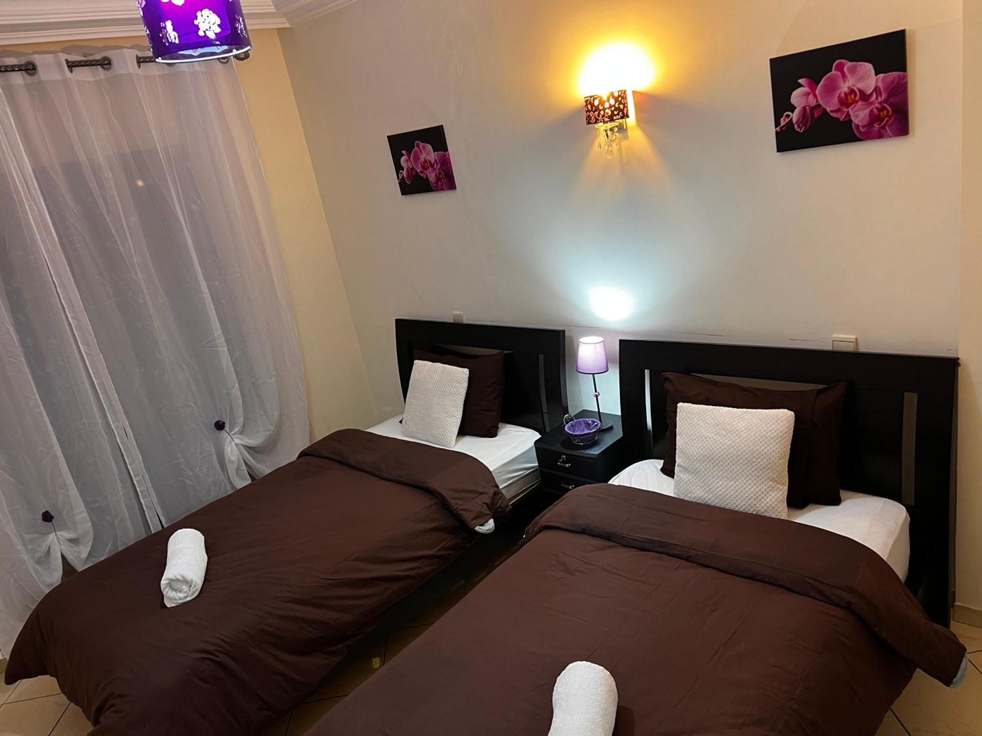Magnifique Appartement Spacieux Confort Propre Familial 2 Chambres Salon Et Salle A Manger A 20Mn A Pied De Place Jemaa El Fina 4 Piscines Dans Espace De Golf A 12 Mn En Voitures L Entree Est Gratuit Pour La Clientele Ouvert Entre 10H Et 20H Marrakesh Exteriör bild