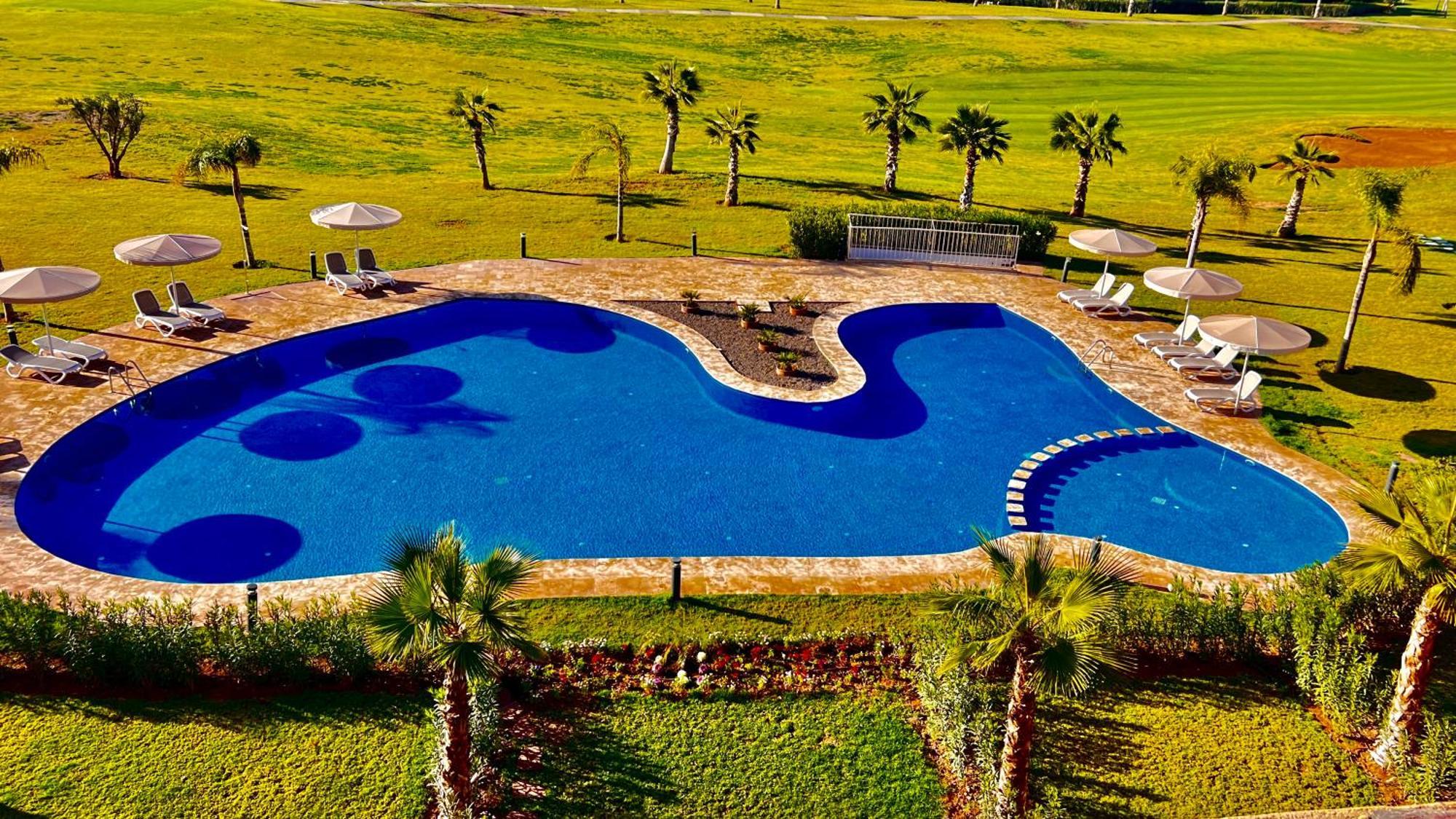Magnifique Appartement Spacieux Confort Propre Familial 2 Chambres Salon Et Salle A Manger A 20Mn A Pied De Place Jemaa El Fina 4 Piscines Dans Espace De Golf A 12 Mn En Voitures L Entree Est Gratuit Pour La Clientele Ouvert Entre 10H Et 20H Marrakesh Exteriör bild