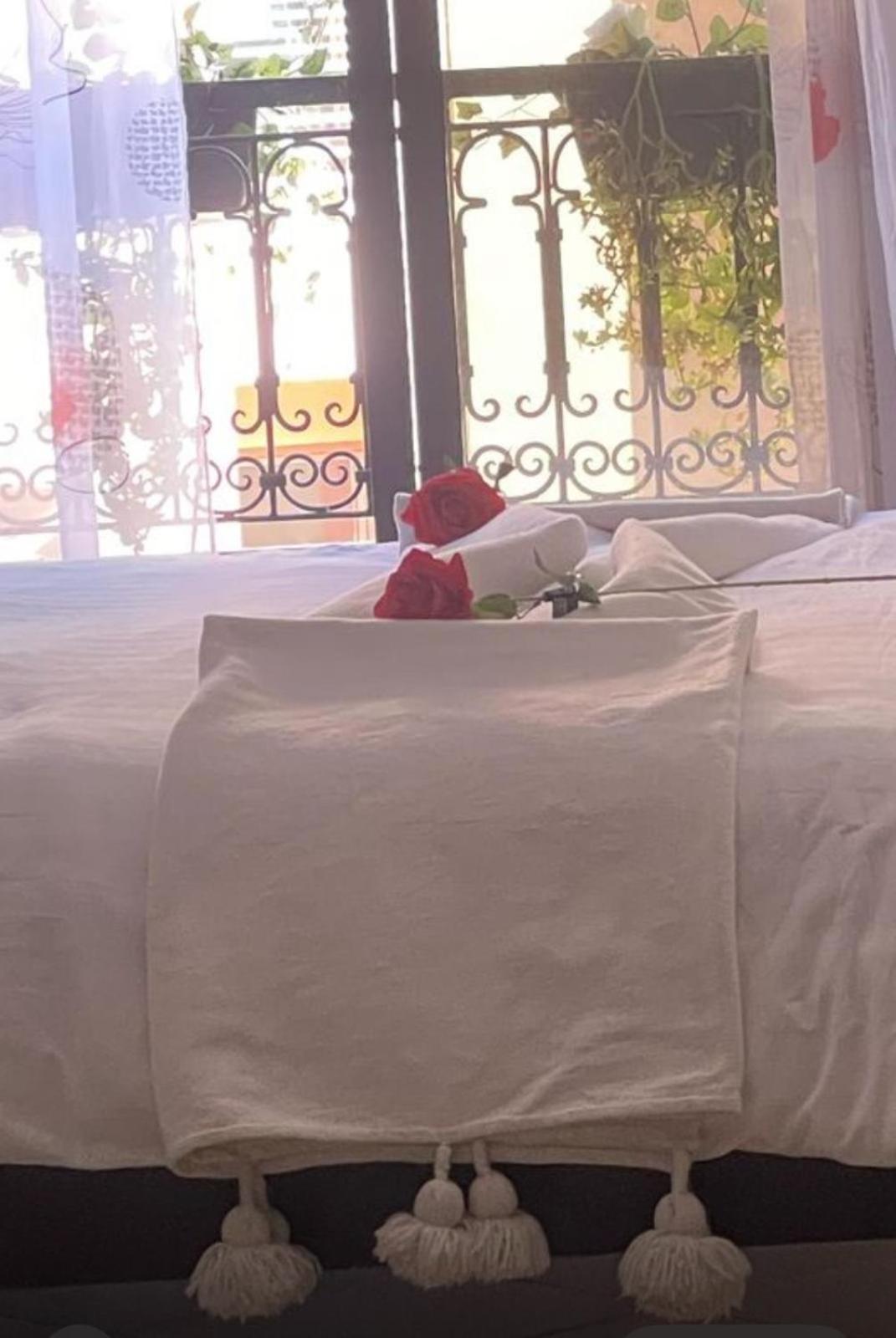 Magnifique Appartement Spacieux Confort Propre Familial 2 Chambres Salon Et Salle A Manger A 20Mn A Pied De Place Jemaa El Fina 4 Piscines Dans Espace De Golf A 12 Mn En Voitures L Entree Est Gratuit Pour La Clientele Ouvert Entre 10H Et 20H Marrakesh Exteriör bild
